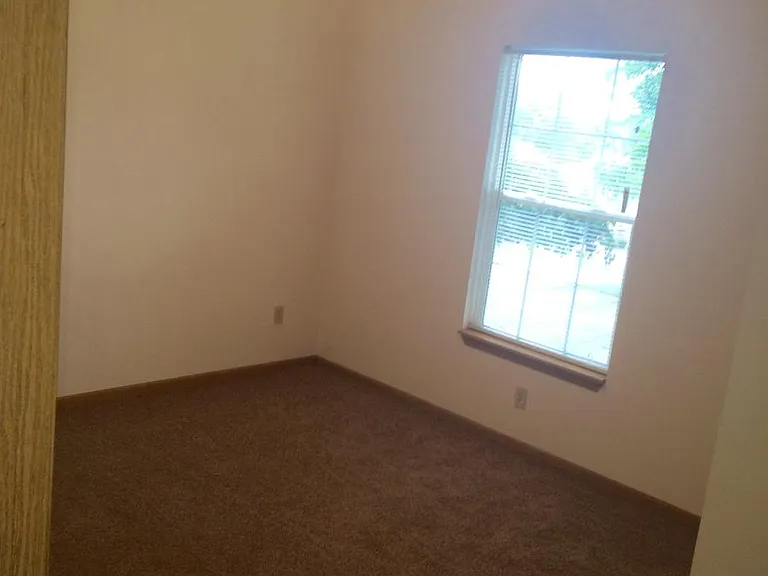 1130 Pittsburg Ave NW — Photo 8