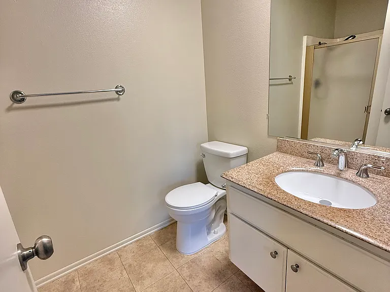 1360 Oxford Ave #5 — Photo 21