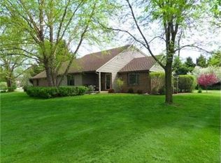 6N230 Creekside Dr, St Charles, IL 60175
