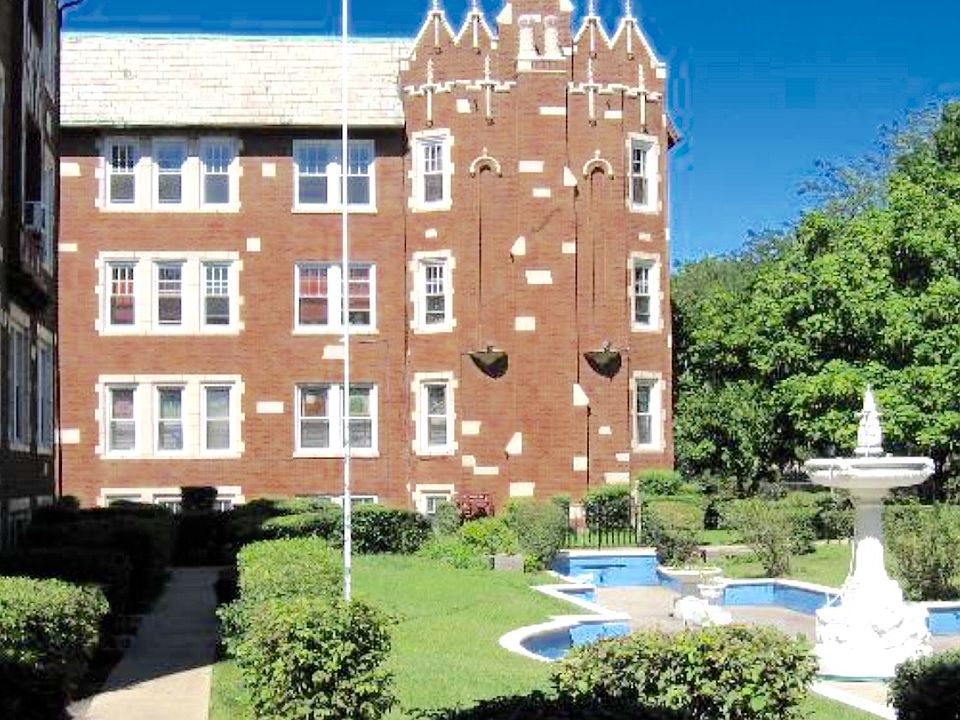 2nd image of 4848 S Drexel Blvd APT 1W