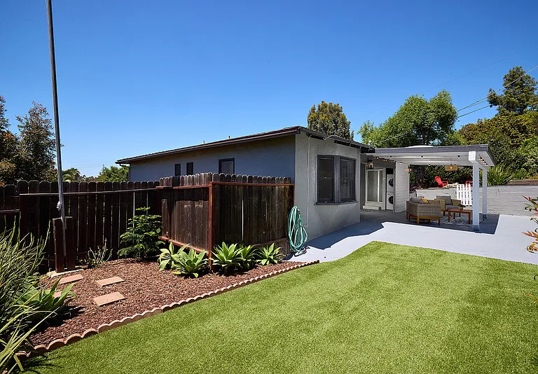 2136 Foothill Dr — Photo 23