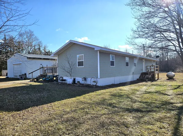 8965 Ripley Ave, Muscatine, IA 52761