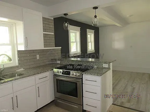 Building Photo - 1063 Quarry Ave NW #2