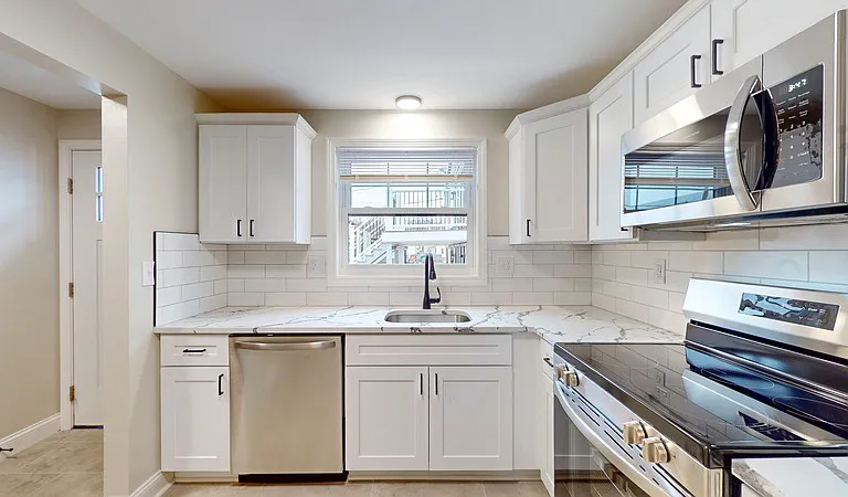 569 Center St — Photo 4