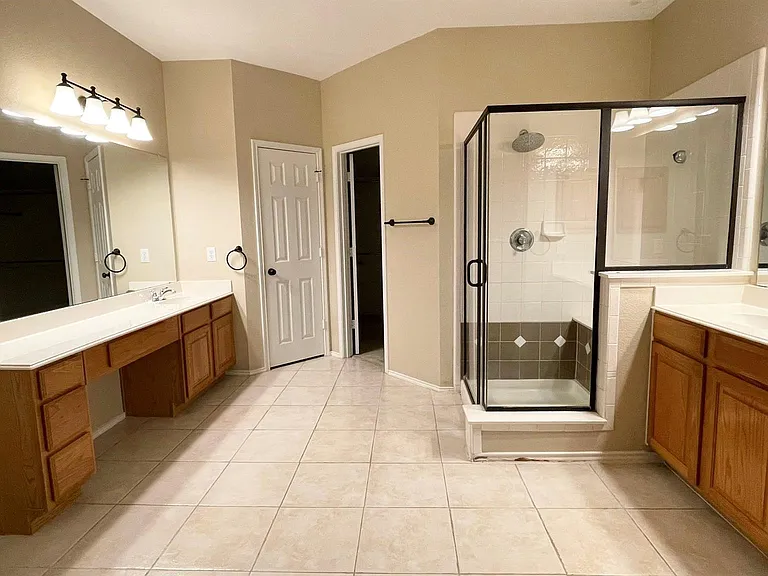 2712 Oakland Hills Dr — Photo 9