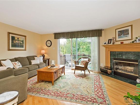 2nd image of 802 Williamsburg Dr