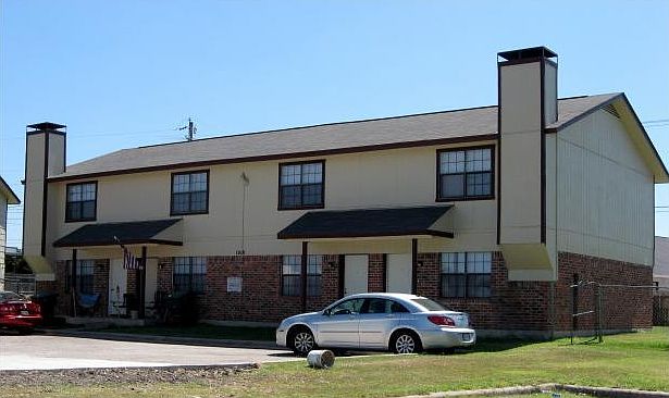 1st image of 1010 Eastside Dr APT D