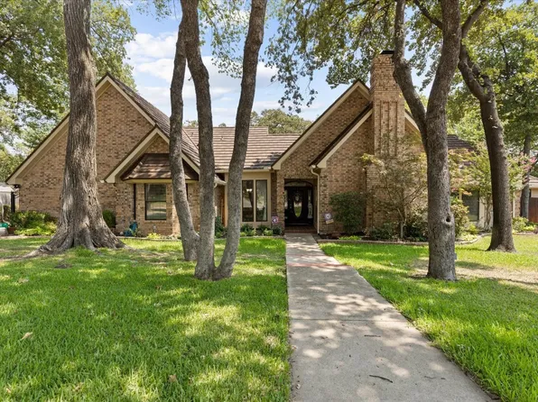 3924 Brookside Dr, Bedford, TX 76021