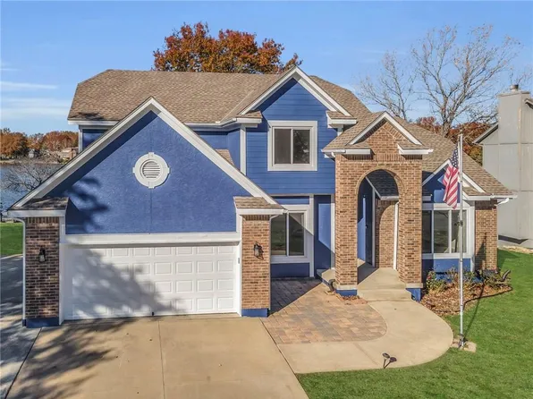 304 S Lakeshore Dr, Raymore, MO 64083