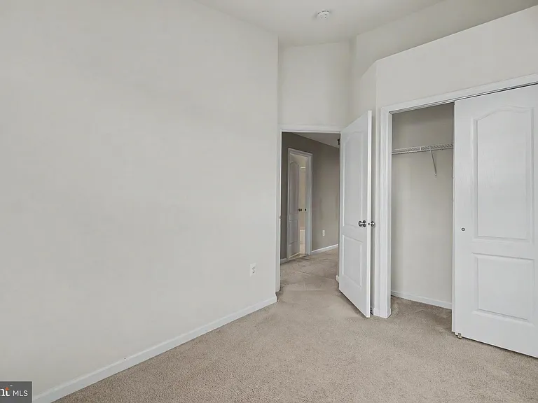 23108 Sunbury St — Photo 31