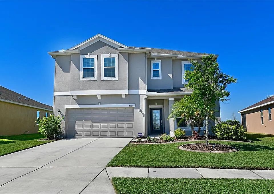 Two car garage with built in racking, screened in lanai, lawn cutting included 2x a month!