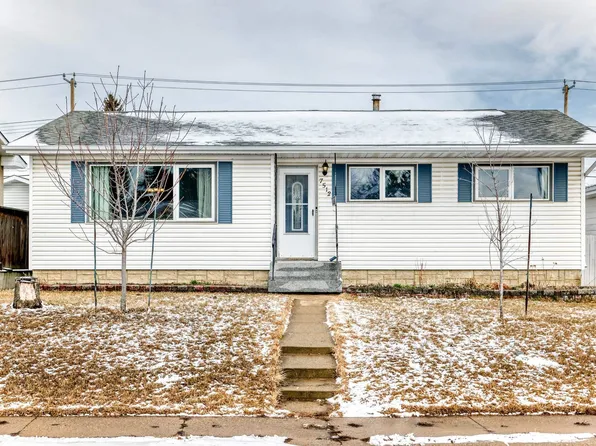 7512 136th Ave NW, Edmonton, AB T5C 2K5