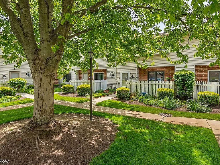 4312 Hyde Park Dr — Photo 4