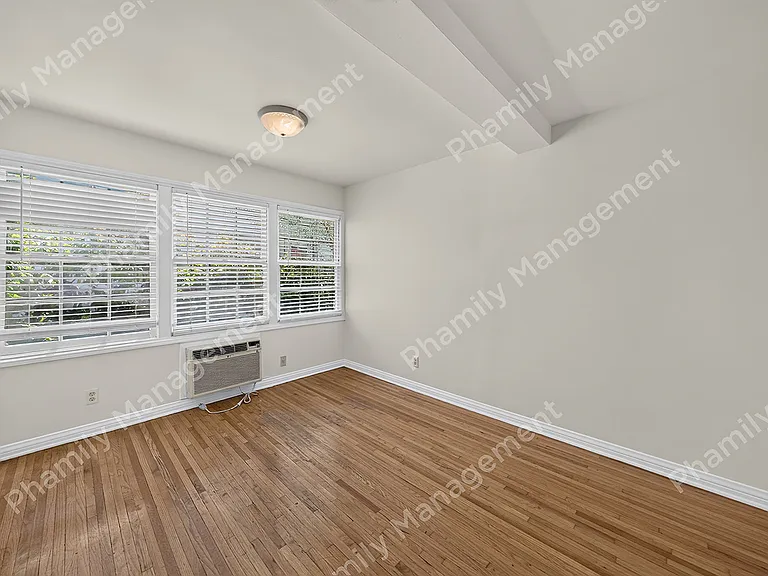 1745 Grevelia St #11 — Photo 4
