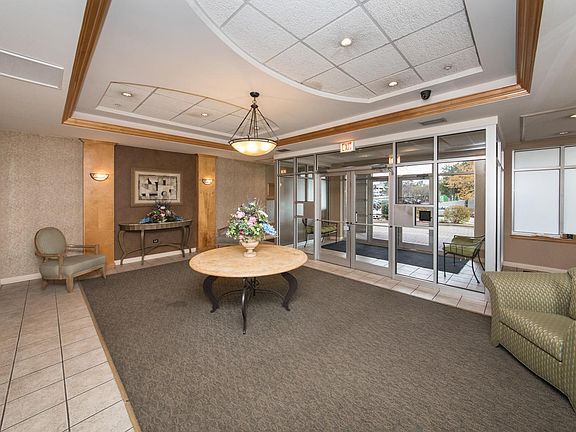3rd image of 5555 N Cumberland Ave Unit 802