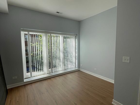 3rd image of 1024 W Ainslie St APT 1