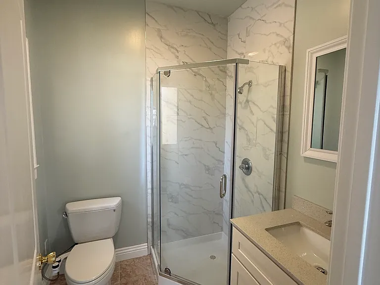 1918 Henry St #1 — Photo 3