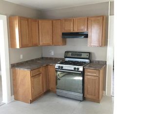 13 Charles St, Chicopee, MA 01020