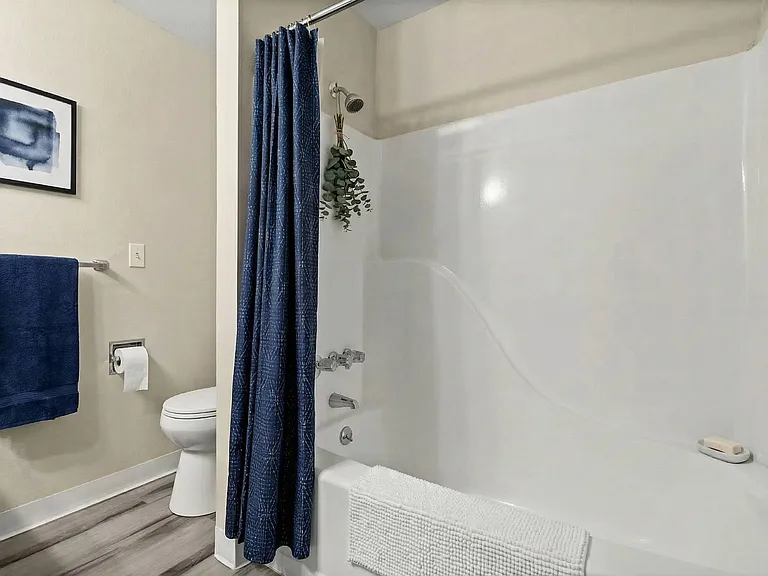 Creekside Apartments — Photo 25