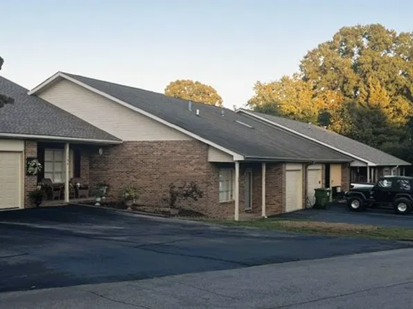 1210 S Rachaels Cir, Maryville, TN 37804