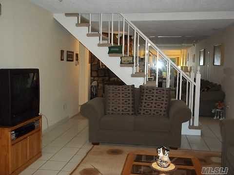 2nd image of 407 Clubhouse Ct