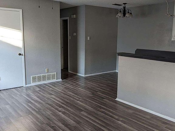 3rd image of 6030 Calloway Ct