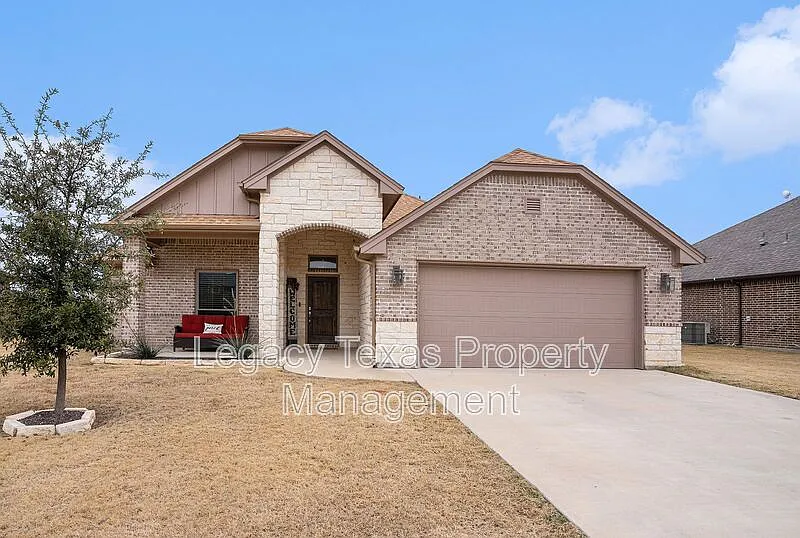 3 bed, 2.0 bath, 1737 sqft, $2,300 — Photo 3