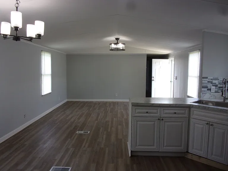 314 Clayton Ave — Photo 6