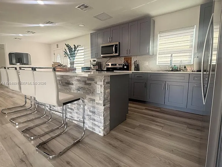 820 N Trebol St — Photo 10