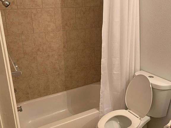 3rd image of 32 E Mountain Creek Ct