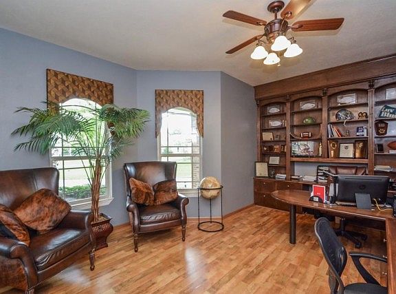 5th image of 32707 Wales Cir