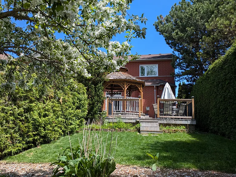 42 Ballymore Dr — Photo 19