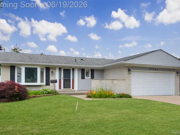 37653 Longacre Dr, Sterling Heights, MI 48312