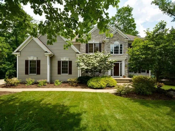4685 Deer Creek Cir, Richfield, OH 44286