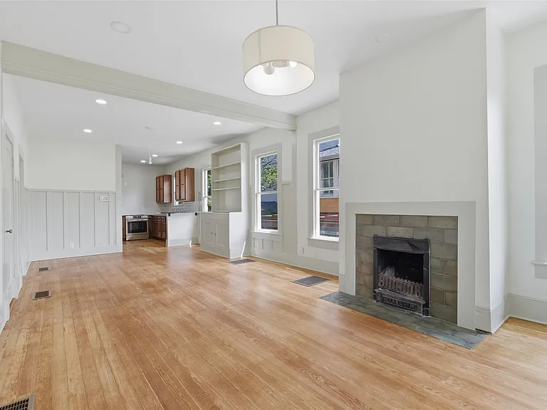 608 Harthan St — Photo 6