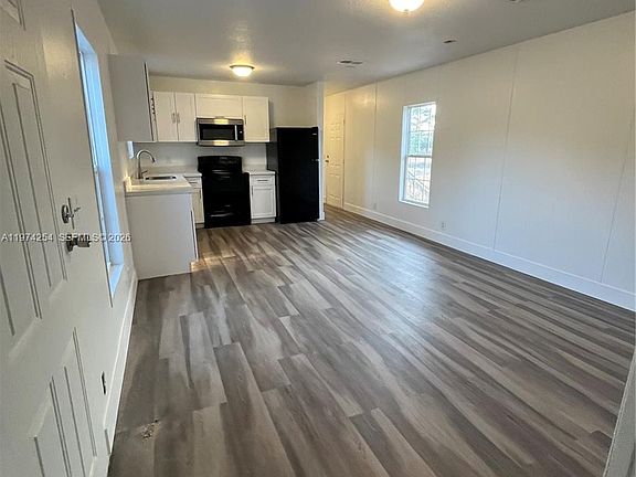 3rd image of 260 N Nogal St