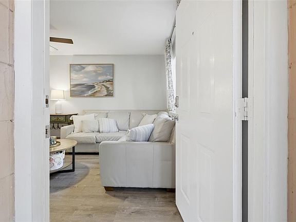 5th image of 802 Rugby St #B