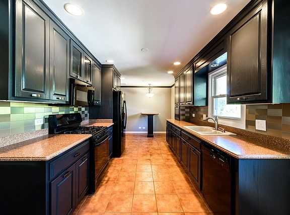3rd image of 415 Kenilworth Ave