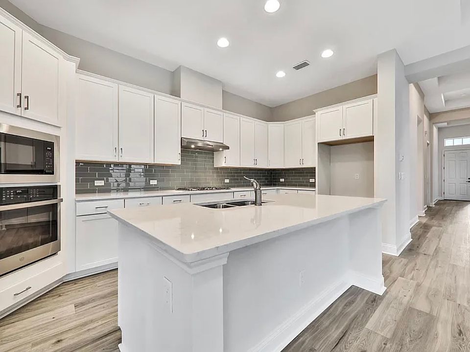 1st image of 114 Constitution Dr