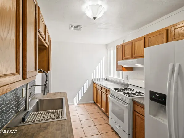 2143 S Rosemont Ave, Tucson, AZ 85711