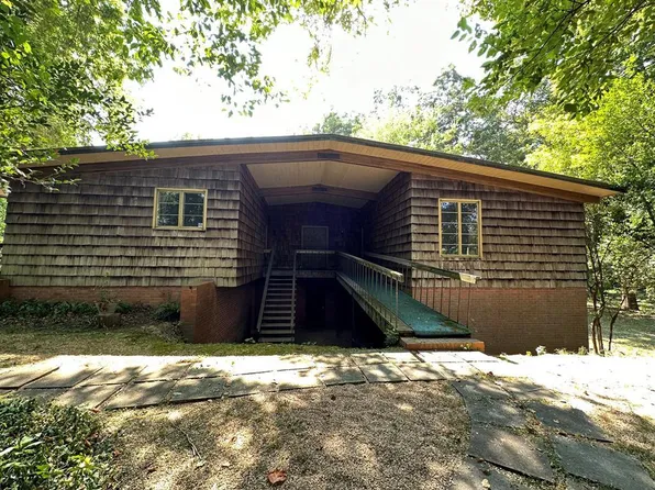 129 Woodville Dr, Natchez, MS 39120