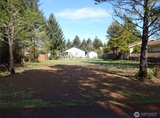 462 W Court Loop NE, Ocean Shores, WA