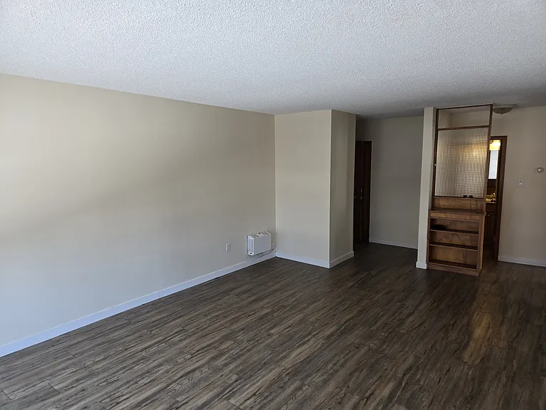3930 Robinson St — Photo 11