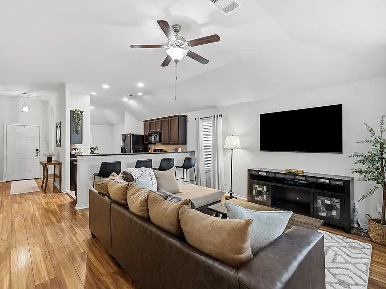 1722 York Creek Dr — Photo 8