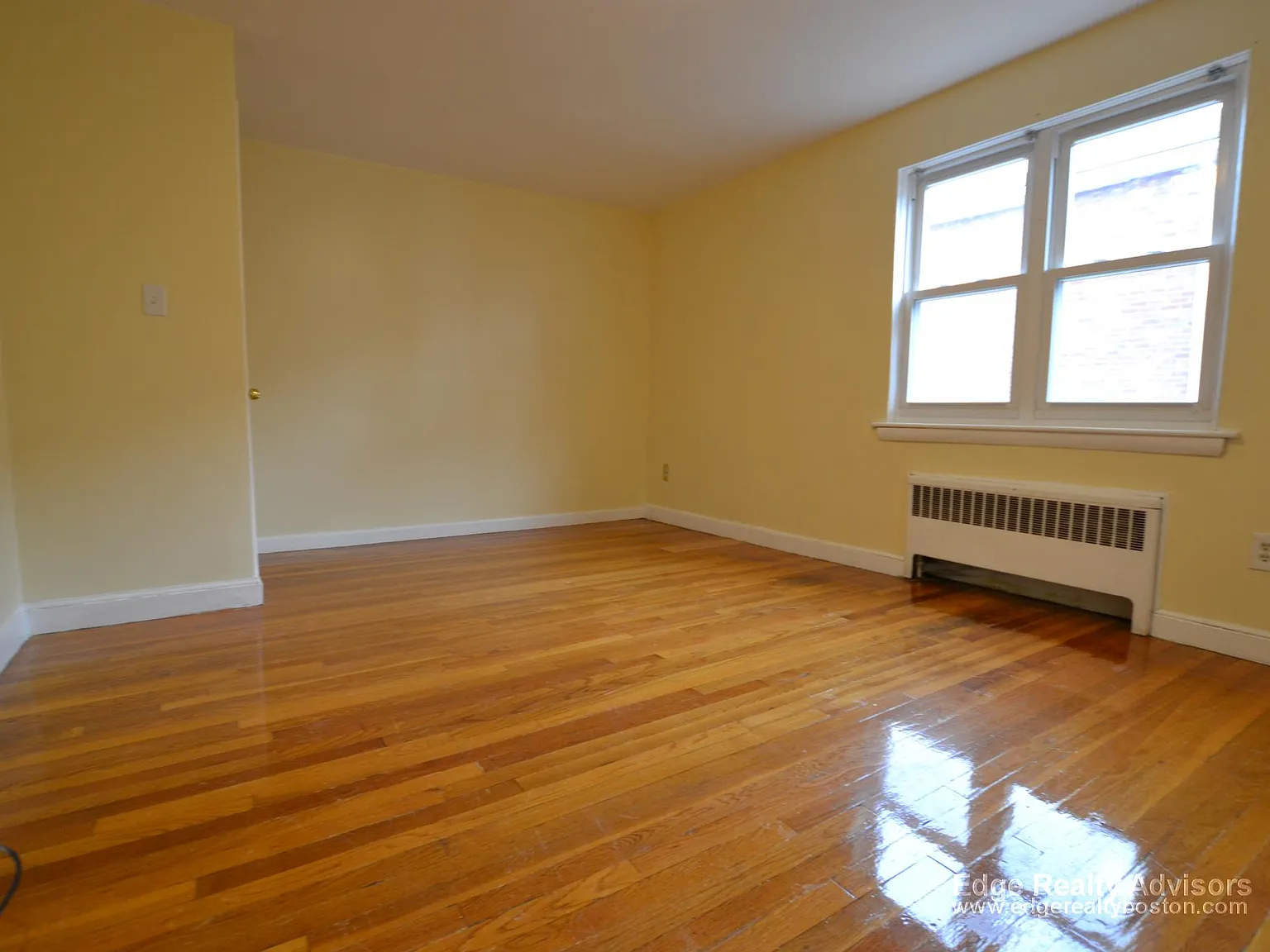 3 bed, 1.0 bath, $4,100 — Photo 3