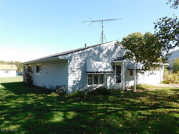 3rd image of 15648 Elmwood St