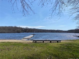 7 View Pl, Guilford, CT 06437