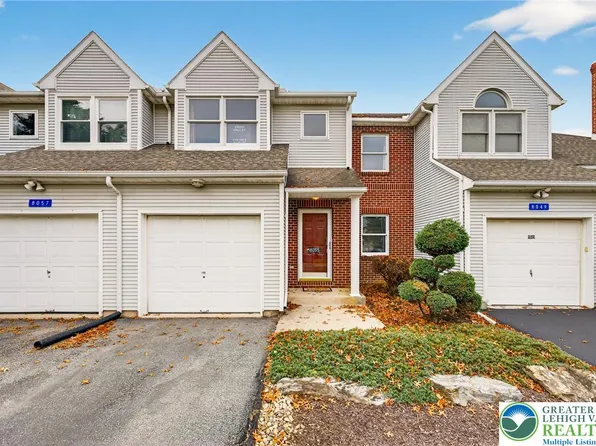 8053 Cross Creek Cir, Breinigsville, PA 18031