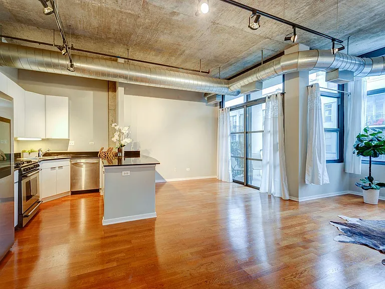 900 N Kingsbury St #1057 — Photo 6