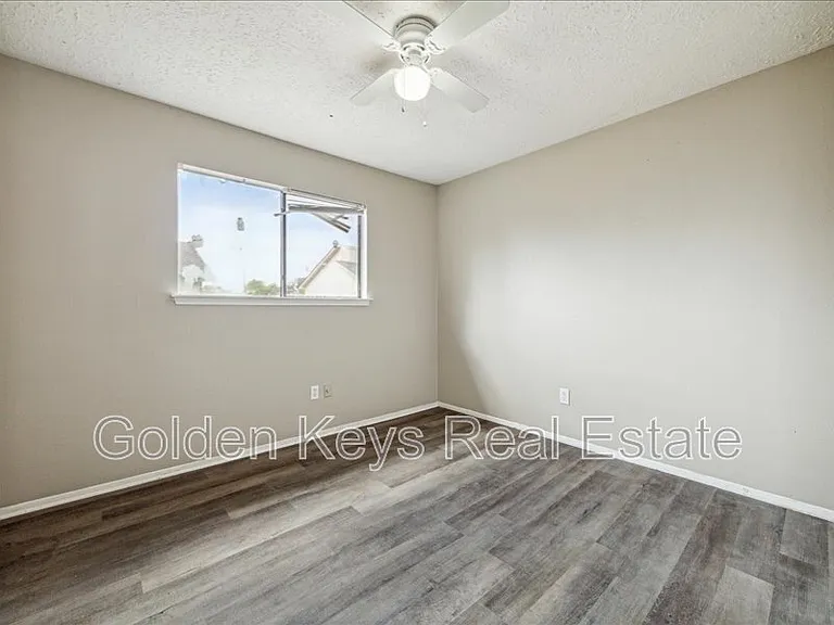10743 Staghill Dr — Photo 11